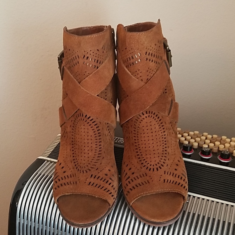 NWT- NAUGHTY MONKEY BRWN SUEDE OPEN TOED BOOTIES - Picture 2 of 7